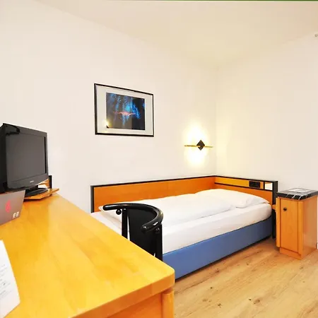 Waldperlach By Blattl Hotel München