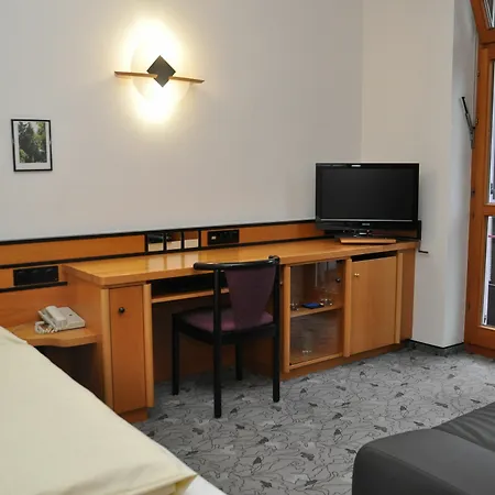 Waldperlach By Blattl Otel Münih