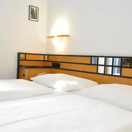 Hotell Waldperlach By Blattl 3*