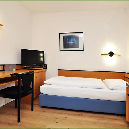 Waldperlach By Blattl 3* Munique