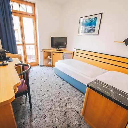 Waldperlach By Blattl 3* Munique